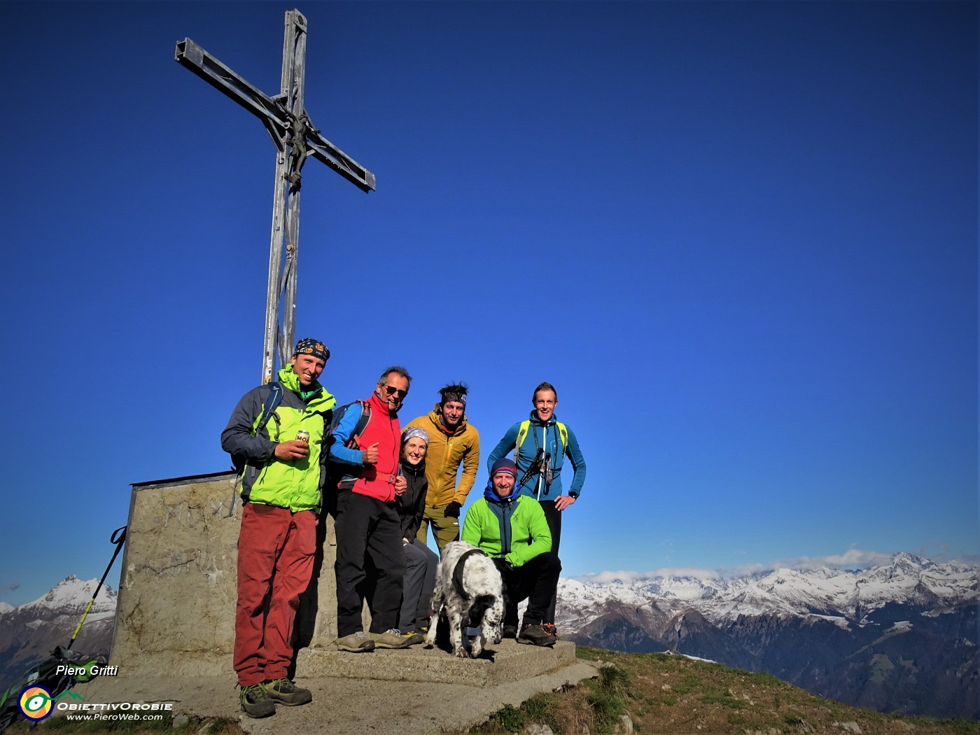 07 Bell'incontro di vetta con amici .JPG